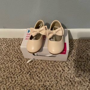 Toddler size 5 beige flats